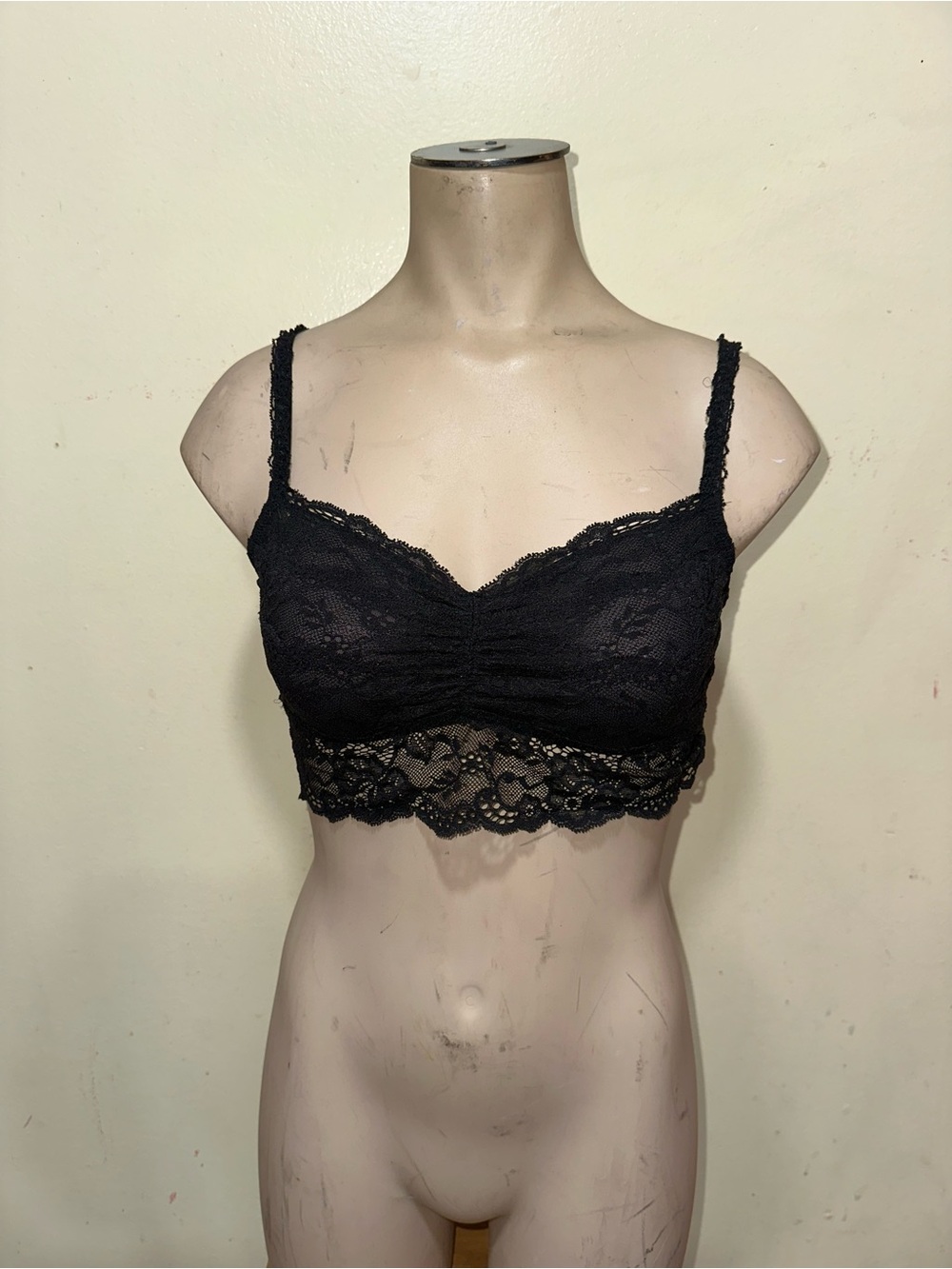 Woman’s Pink Victoria’s Secret lace bralette bra